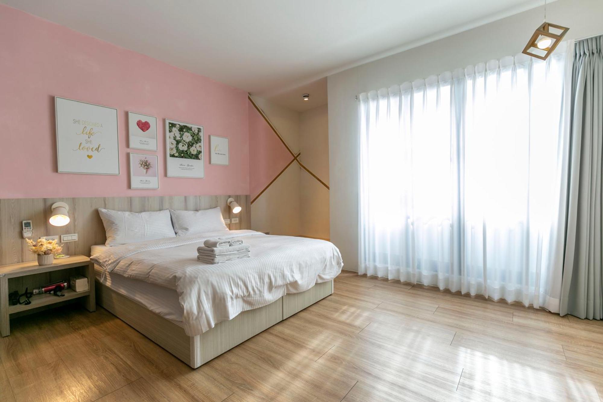 Canal Walk Inn Тайнань Экстерьер фото